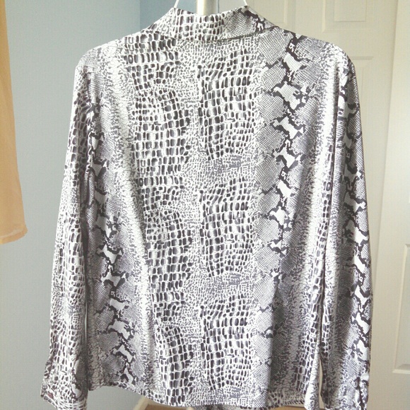 Women's Norton McNaughton Long Sleeve Top - Picture 3 of 3